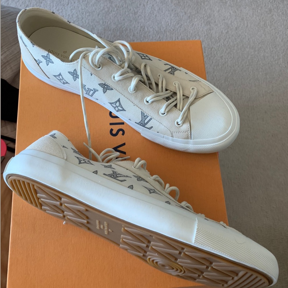 Beautiful sneaker brand new